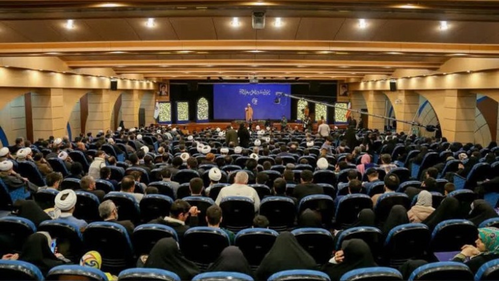 عکس-از-اختتامیه-e1736486527343-768x435