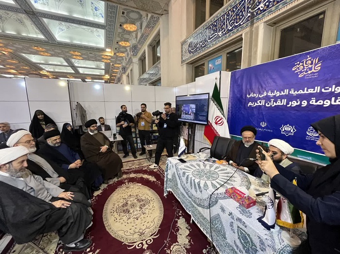 بازدید مسئولان عالی فرهنگی از غرفه مجتمع بین‌الملل حوزه‌های علمیه