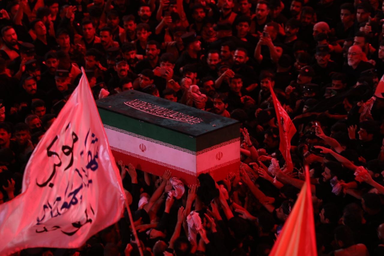 تصاویری از بدرقه امام مجاهد مسلمانان جهان در حرم مطهر امام حسین علیه‌السلام